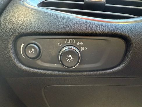 Used 2018 Chevrolet Malibu LT image 17