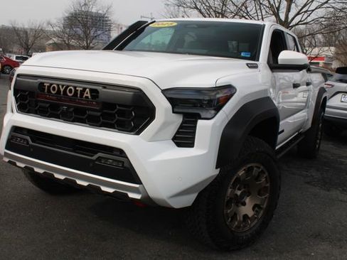 Used 2025 Toyota Tacoma Trailhunter image 1