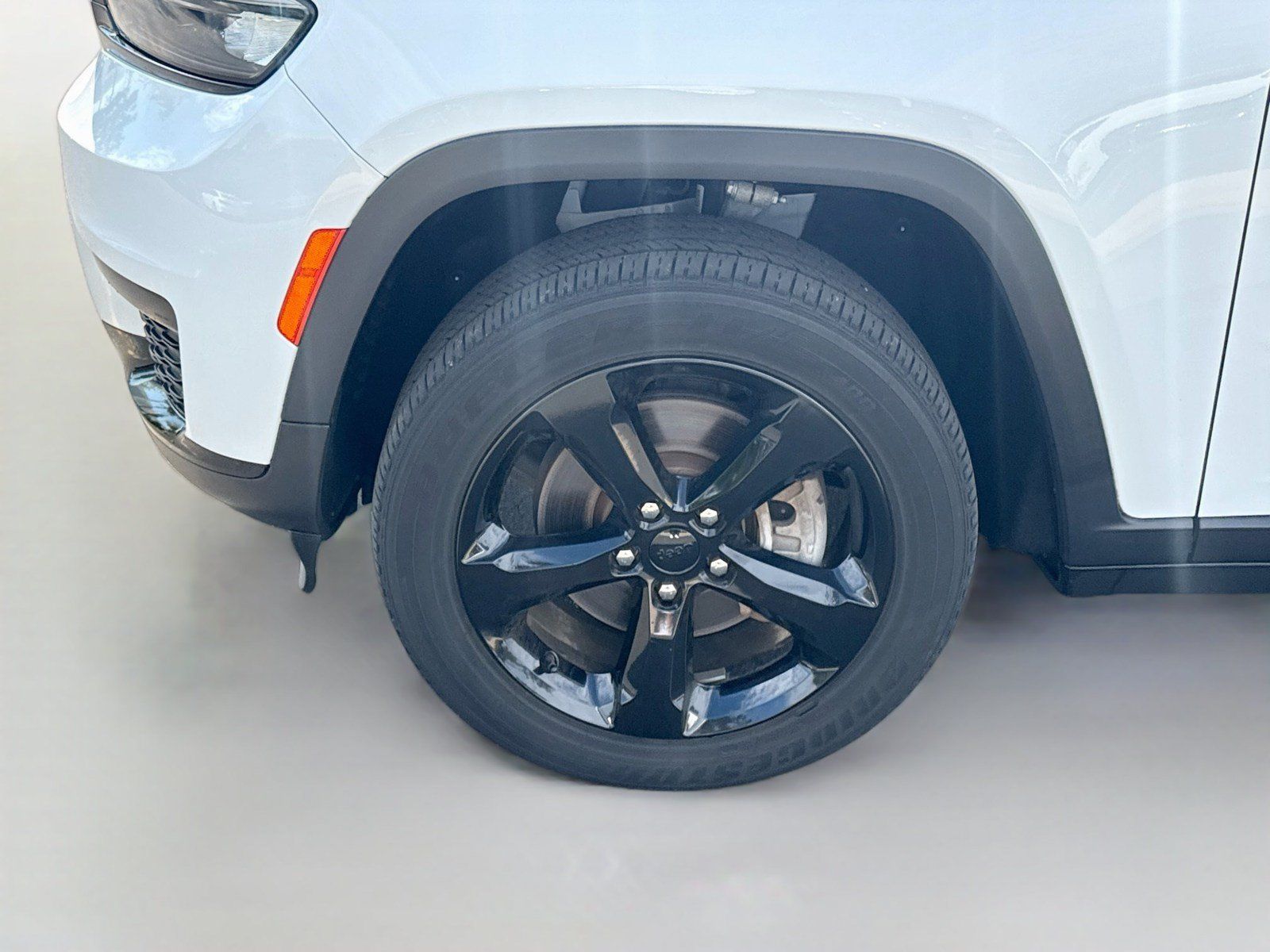 Used 2023 Jeep Grand Cherokee L Laredo AWD/4WD image 30