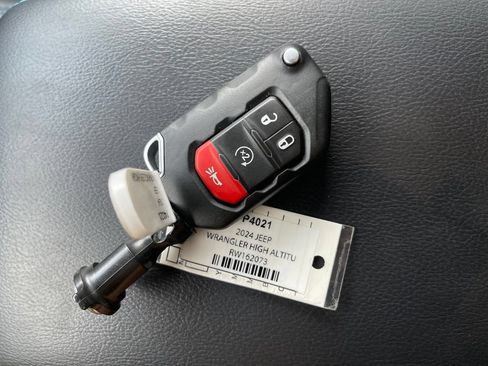 Used 2024 Jeep Wrangler High Altitude AWD/4WD image 38