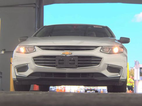 Used 2018 Chevrolet Malibu LS image 3