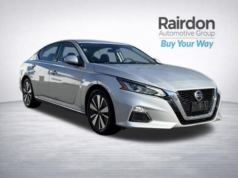 Used 2021 Nissan Altima 2.5 SV FWD image 1
