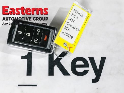 Used 2023 Jeep Grand Cherokee L Laredo image 26