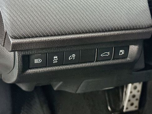 Used 2025 Toyota Camry SE FWD image 17