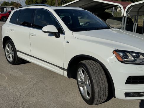 Used 2014 Volkswagen Touareg TDI image 2