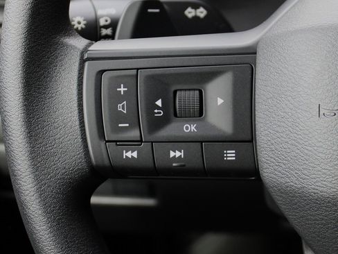 Certified 2025 Nissan Rogue S image 28