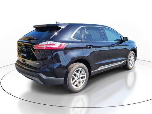 Used 2024 Ford Edge SEL image 7