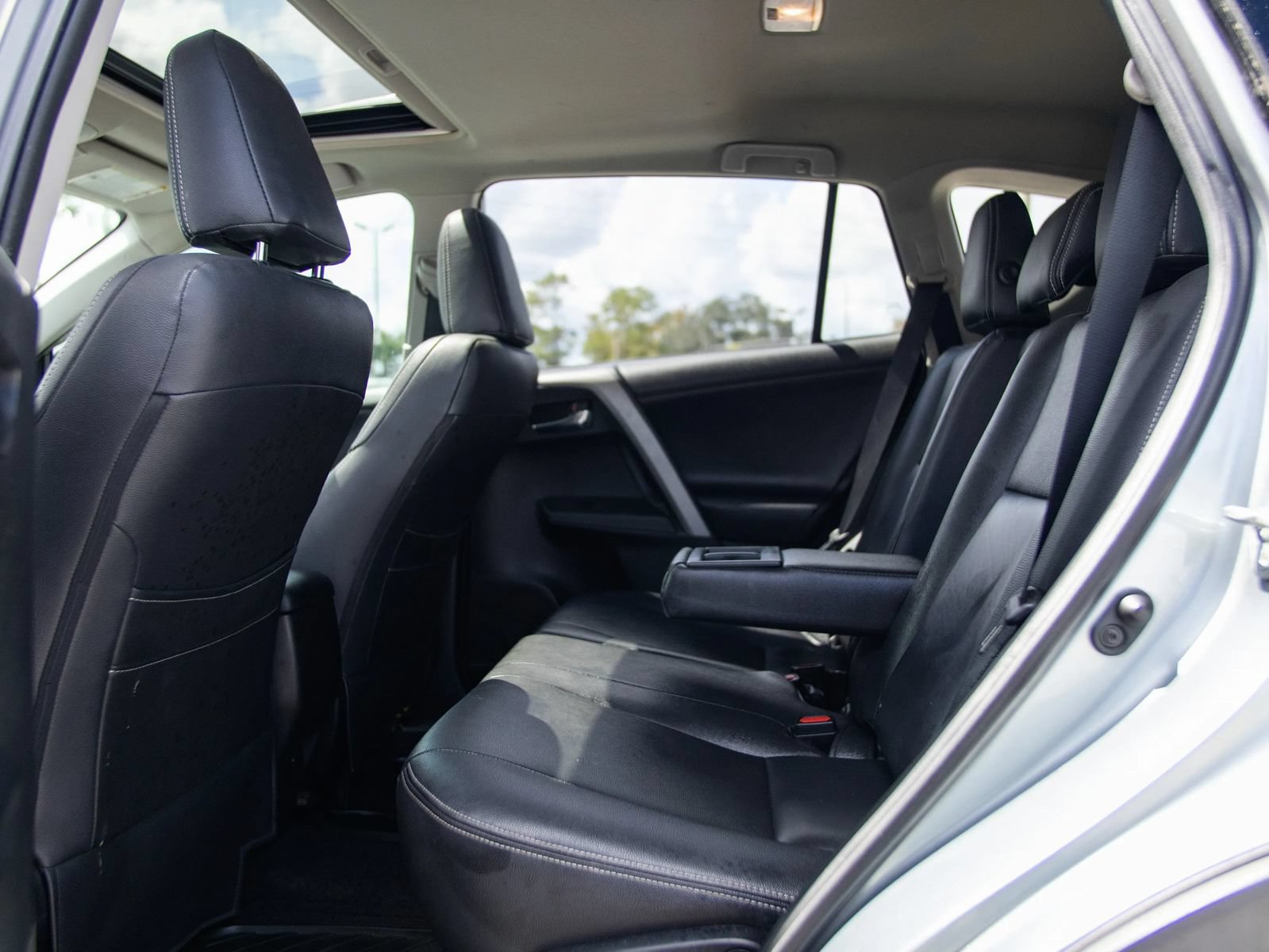 Used 2016 Toyota RAV4 XLE FWD image 21