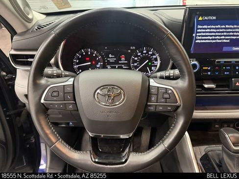 Used 2021 Toyota Highlander Limited image 15