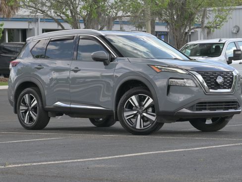 Used 2023 Nissan Rogue SL w/ SL Premium Package image 2