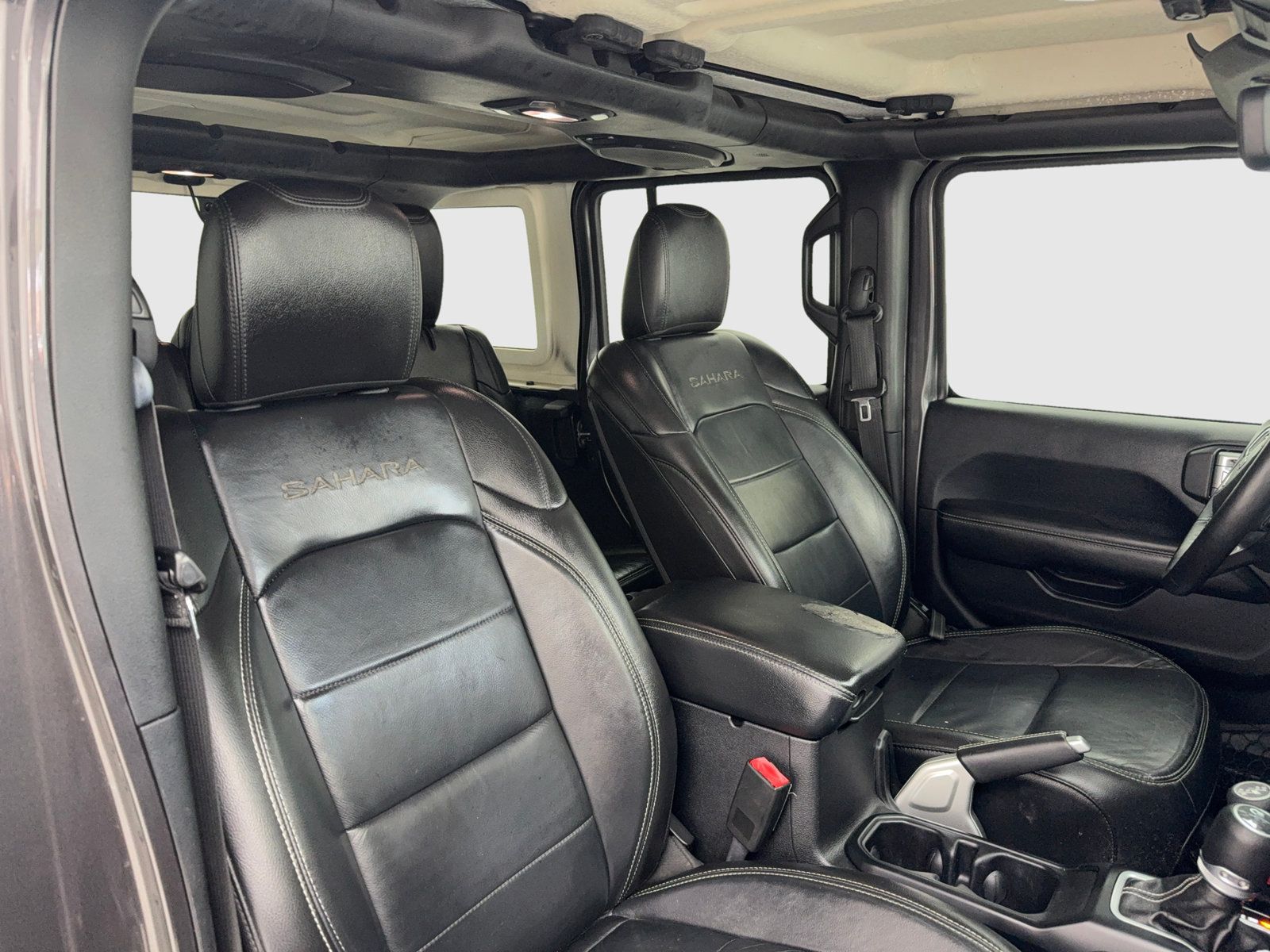 Used 2018 Jeep Wrangler Unlimited Sahara AWD/4WD image 36