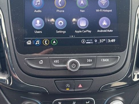 Used 2022 Chevrolet Equinox RS w/ Infotainment Package image 18