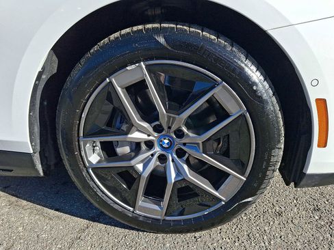 Used 2025 BMW i5 xDrive40 w/ Premium Package image 8