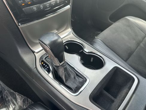 Used 2021 Jeep Grand Cherokee Laredo X AWD/4WD image 29
