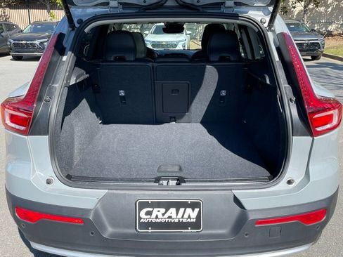 Used 2025 Volvo XC40 B5 Core image 6