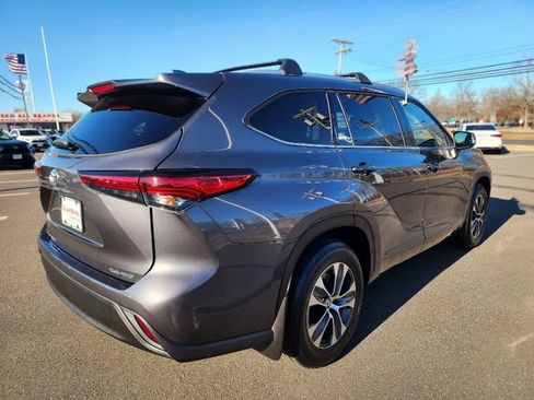 Used 2022 Toyota Highlander XLE image 7