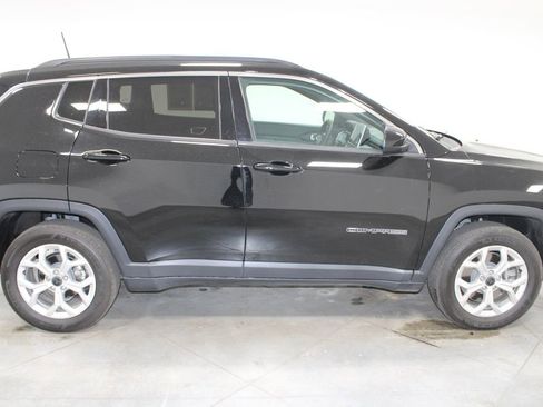 Used 2025 Jeep Compass Latitude AWD/4WD image 11