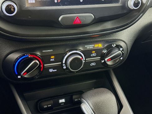 Used 2025 Kia Soul LX w/ LX Technology Package FWD image 22