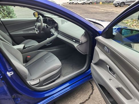 Certified 2023 Hyundai Elantra SEL w/ Convenience Package image 11