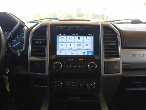 Used 2019 Ford F250 Lariat w/ Chrome Package image 36