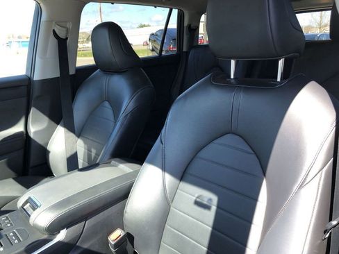 Used 2023 Toyota Highlander XLE AWD/4WD image 15