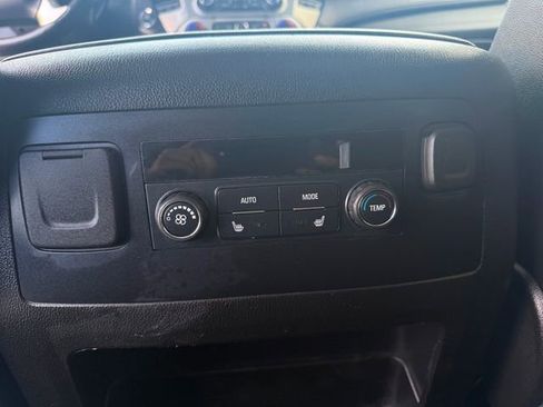 Used 2018 GMC Yukon XL SLT image 9