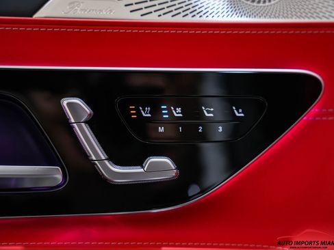 Used 2022 Mercedes-Benz SL 55 AMG 4MATIC w/ Driver Assistance Package image 56