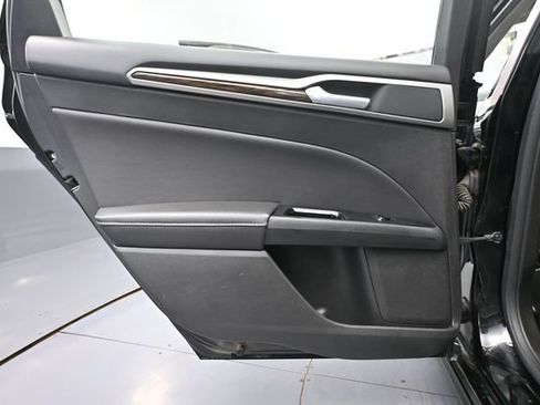 Used 2016 Ford Fusion SE w/ Equipment Group 202A FWD image 40