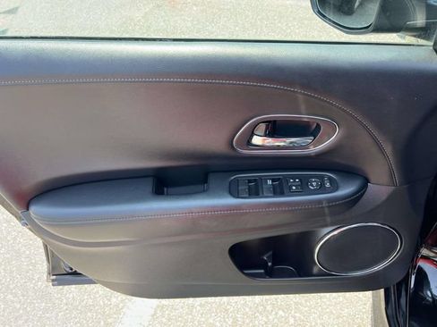 Used 2019 Honda HR-V Touring image 16