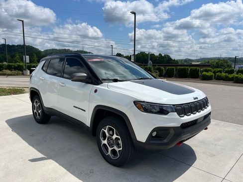 Used 2022 Jeep Compass Trailhawk w/ Sun and Sound Group AWD/4WD image 31