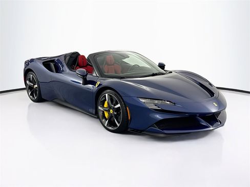 Used 2023 Ferrari SF90 Spider image 3
