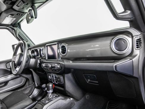 Used 2023 Jeep Gladiator Overland AWD/4WD image 13