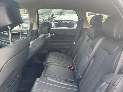 Used 2025 Genesis GV80 2.5T Standard image 9