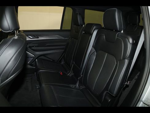 Used 2022 Jeep Grand Cherokee L Overland image 33