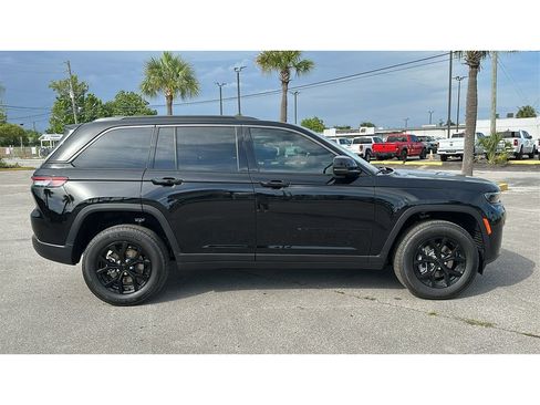New 2026 Jeep Grand Cherokee Altitude RWD image 7