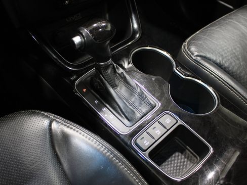 Used 2014 Kia Sorento SX w/ 3rd Row Package image 22