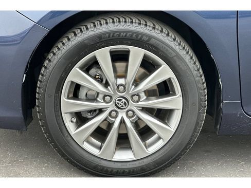Used 2015 Toyota Camry XLE w/ Advanced Technology Package FWD image 32
