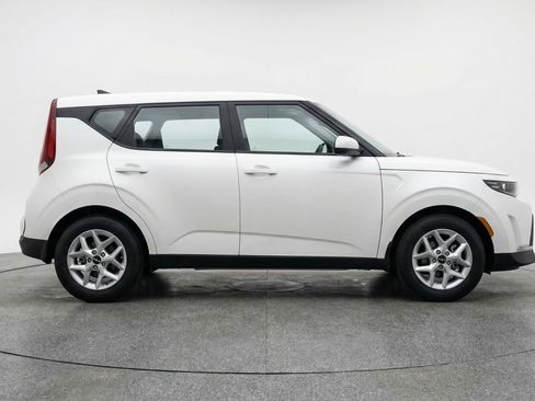 Used 2025 Kia Soul LX w/ LX Technology Package image 11