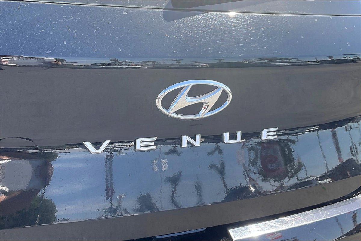 Used 2024 Hyundai Venue SE FWD image 8