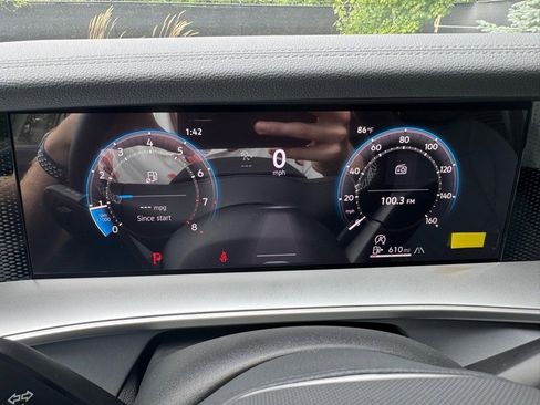 New 2025 Volkswagen Tiguan SE image 28