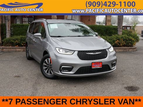 Used 2021 Chrysler Pacifica Touring-L FWD image 1
