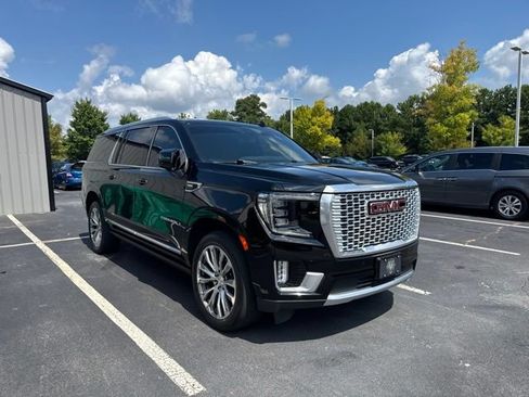 Used 2021 GMC Yukon XL Denali w/ Denali Premium Package AWD/4WD image 7