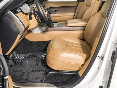 Used 2024 Land Rover Range Rover Long Wheelbase SE image 25