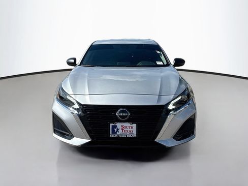 Used 2024 Nissan Altima 2.5 SV FWD image 2