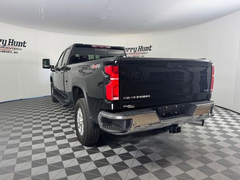 Used 2024 Chevrolet Silverado 3500 LTZ w/ LTZ Premium Package image 9