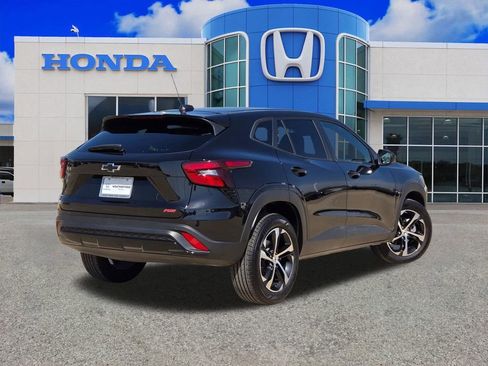 Used 2025 Chevrolet Trax RS w/ Driver Confidence Package image 3