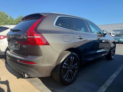 Used 2020 Volvo XC60 T5 Momentum w/ Protection Package Premier AWD/4WD image 4