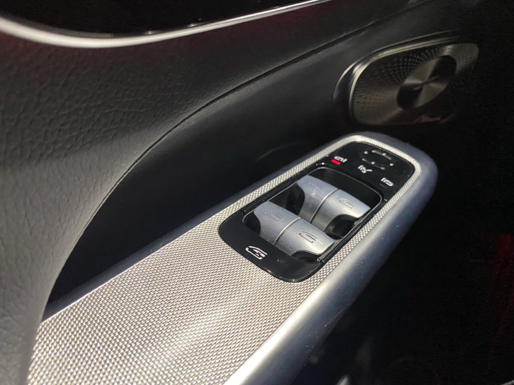 Used 2023 Mercedes-Benz GLC 300 image 9