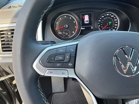 Used 2021 Volkswagen Atlas Cross Sport SE image 23