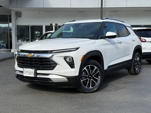 Used 2026 Chevrolet TrailBlazer LT FWD image 2